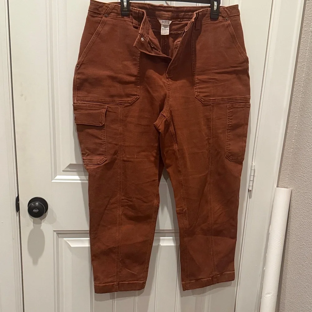 Duluth Trading Co Women's Rust Cargo Jeans - Picture 1 of 7